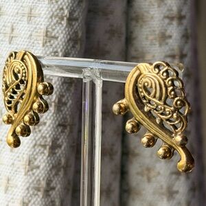 1928 | Vintage | Gold Tone Ornate Paisley Post Earrings